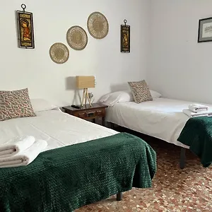 https://casa-los-valenzuela.es-andalucia.com